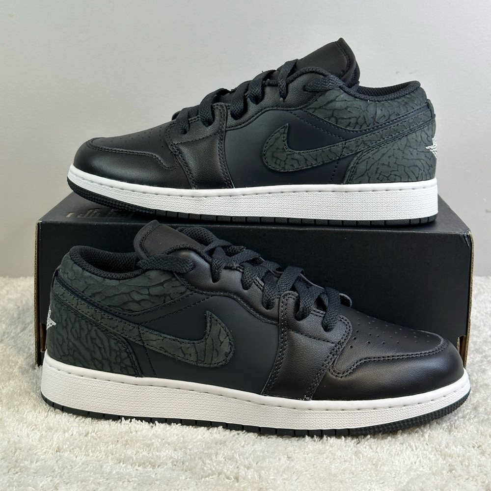 Jordan Women's Sneakers Black and Gray